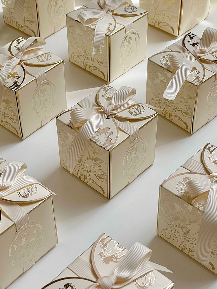Square Paper Gift Boxes with R - огляд і ціна Event Party Box